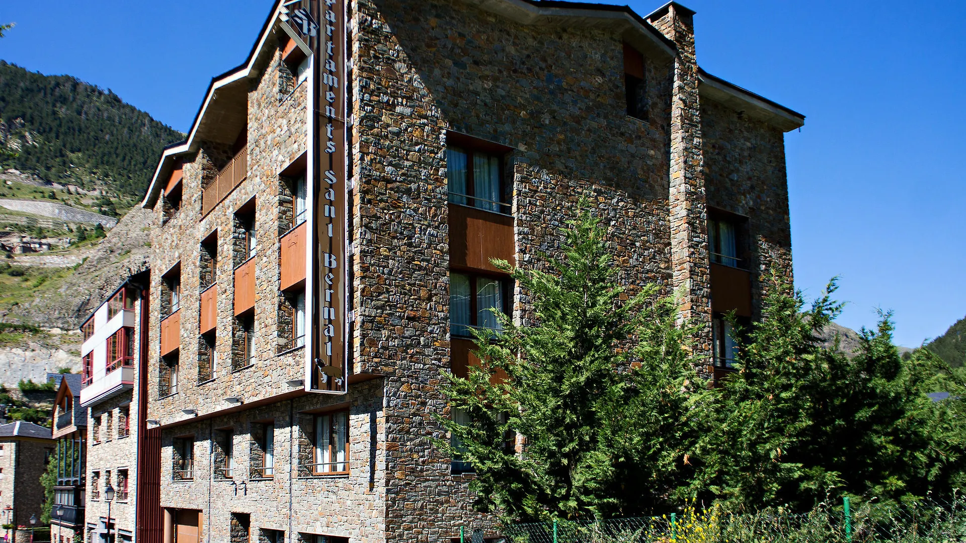 Apartaments Sant Bernat Canillo